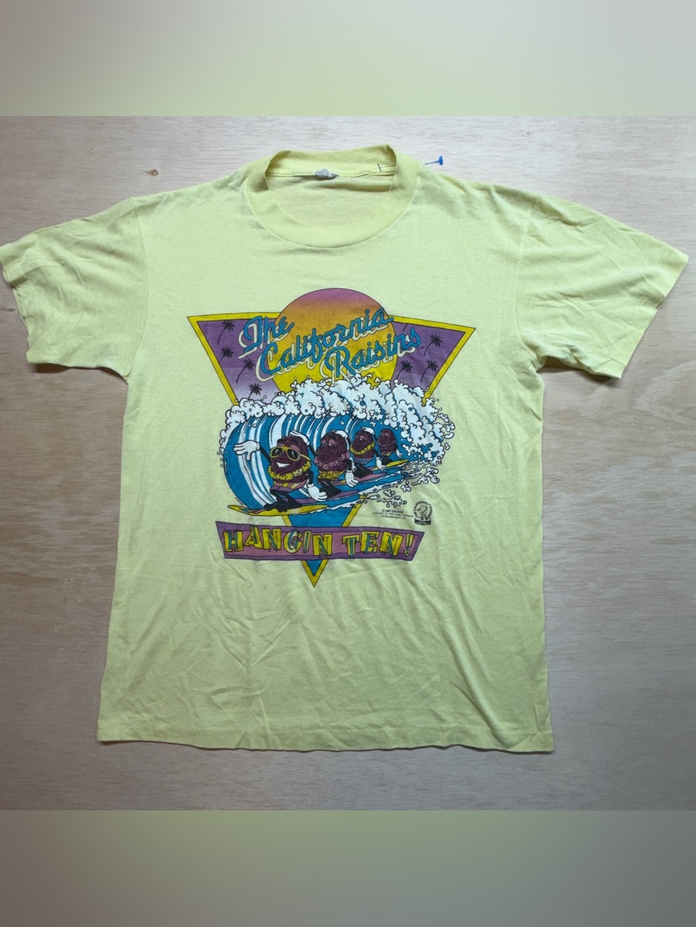 Vintage 1987 California Raisins T-Shirt Hangin Ten Surfing Yellow Paper Thin M